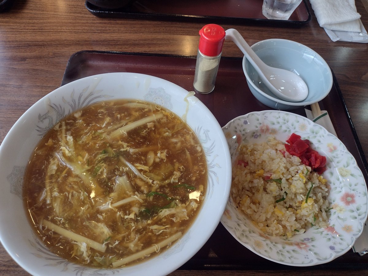 kimosn's tweet photo. ドライブ遠征先、浦河のレストラン　　フカヒレラーメン+チャーハン https://t.co/dDatNqkcER