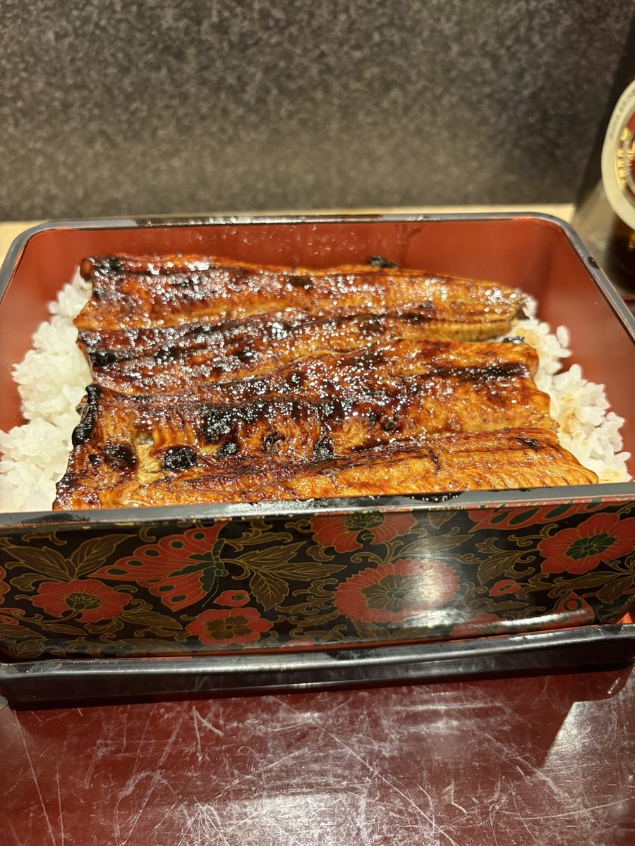 K1Jo7's tweet photo. 土用のうなぎの日。
夏をのりきるため性がつくもの食べた。

もともとは「う」の付く食べ物（うどん、梅干し、瓜など）を食べて無病息災を願う風習があり、その代表としてうなぎが定着したとのこと。 https://t.co/uZ52Wf6Yap
