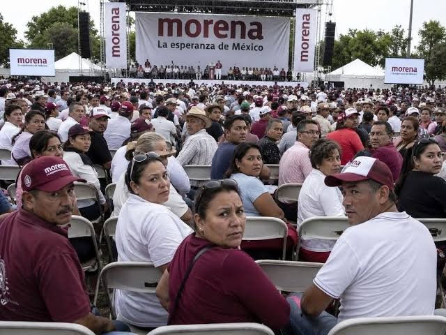 8Macumba's tweet photo. Ahí vienen los gringos, jajaja jajajaja jajajaja jajajaja abusados pinches rateros socios del narco chinguen a su madre https://t.co/1LuTwPDxyP