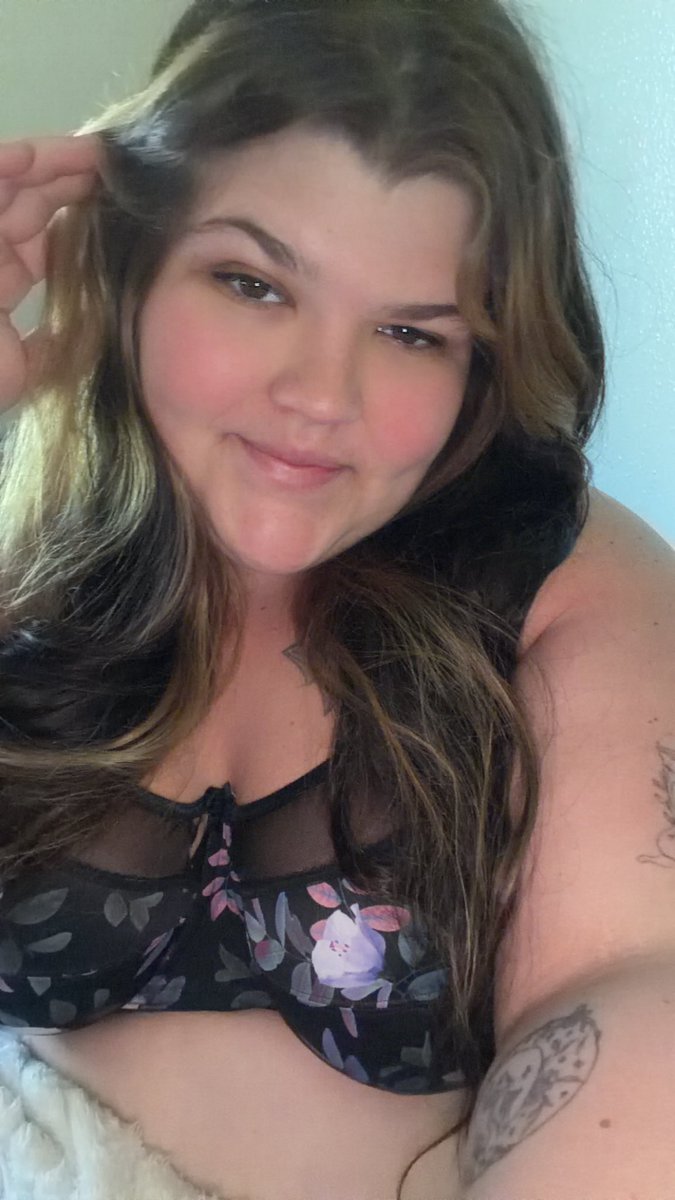 Fallintoautumn0's tweet photo. What would you do to me daddy? 😝😩😈
#onlyfans #plussize #sexy https://t.co/S7hliAgZje