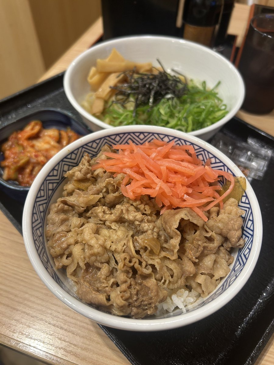 RX1134's tweet photo. 【吉野家 北千住本町商店街店】
牛丼・油そば・キムチセット 1,112円 https://t.co/YcRFRXSm3U