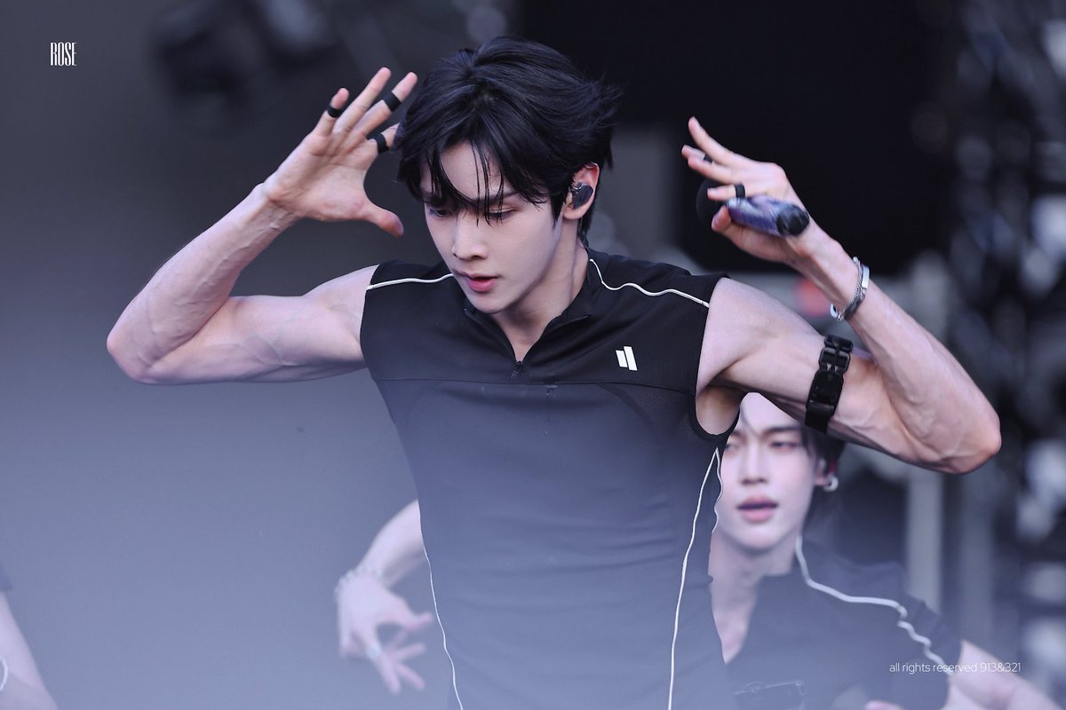 pannchoa's tweet photo. Sungchan's veins go viral
https://t.co/Mdz7kPRZz0 https://t.co/G6Hh1pjNrh