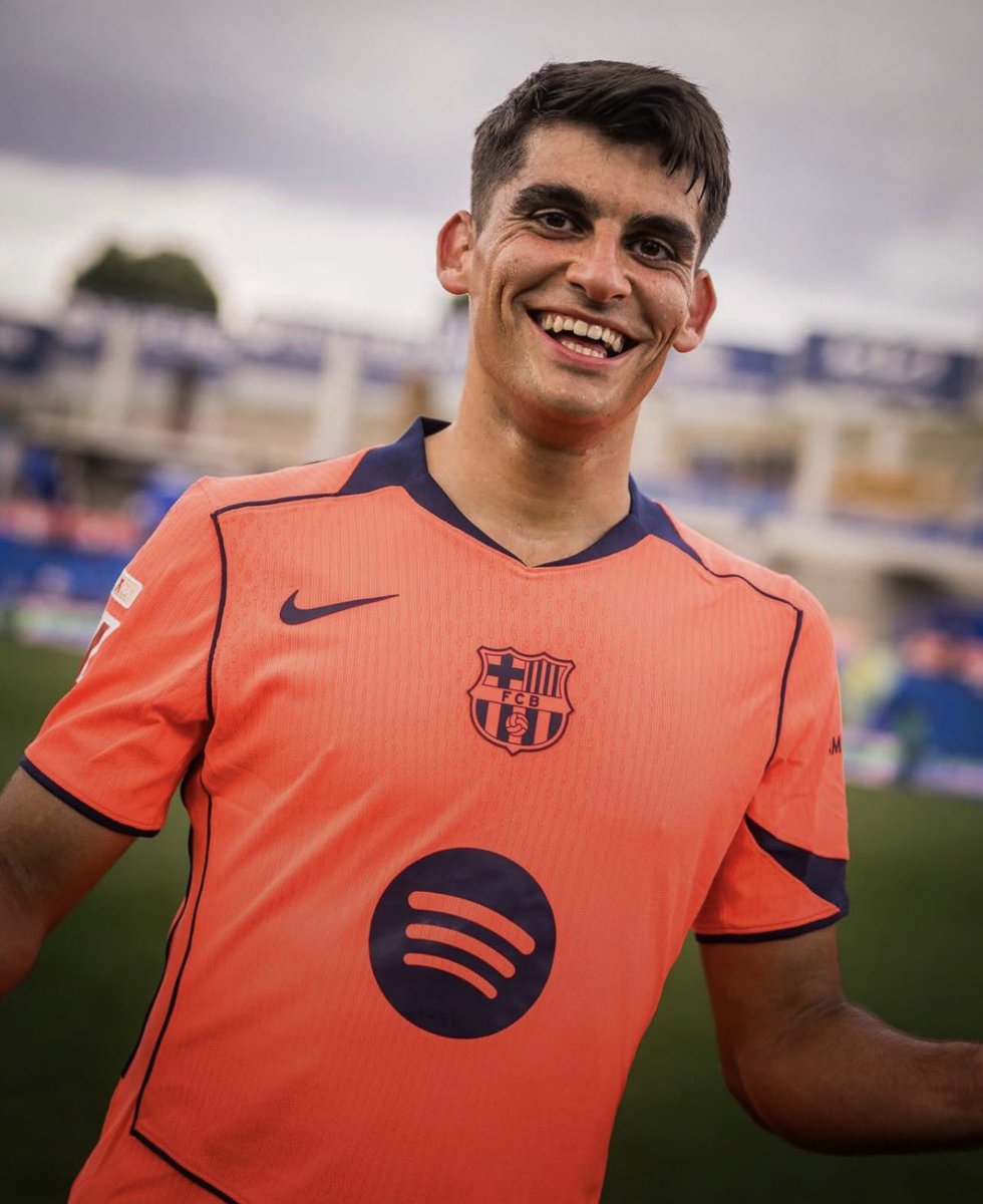 FullTime90X's tweet photo. 🚨𝗣𝗔𝗢𝗟𝗢 𝗠𝗔𝗟𝗗𝗜𝗡𝗜: 🗣️ “Gerard Martín is an incredibly underrated player. I even sent him my signed jersey last season because I genuinely love watching him play.” ❤️💙

🗣️ “His playing style reminds me so much of myself. It’s like watching myself play once again, and it’s absolutely amazing.” ✨

🗣️ “Barça fans and even his teammates like to call him ‘Gerard Maldini,’ and for me, he is truly living up to that name.” 🔵🔴

🗣️ “He is among the top five centre-backs in the world right now. He was unreal last season, and I expect even better things from him this season.” 🌟