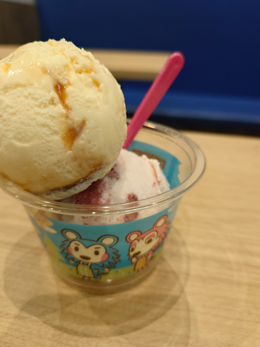 show_ff2022's tweet photo. たまーに食いたくなるよねサーティワン
ベリーベリーストロベリーとキャラメルリボン美味い https://t.co/hZvY3RyvFw