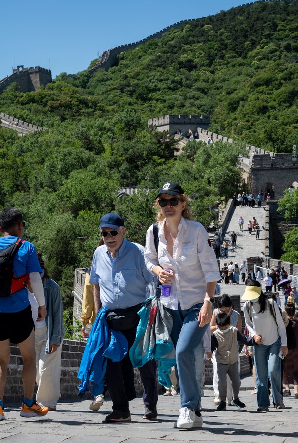 HazelCurry2000's tweet photo. Europe is turning up the heat, and more travelers are choosing China for a cool summer escape. Whether it's refreshing mountain retreats, charming ancient towns or vibrant cities rich in culture and cuisine, #ChinaTravel #SummerInChina #VisaFree #EuropeHeat https://t.co/wED02SWToc