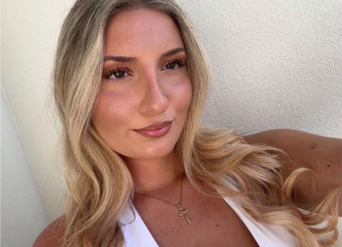 CrashoutNews's tweet photo. Feedning my hot irl stefanie and her very religous Mom #wankchat #cum #wankbattle #nsfw #cuck #slut t https://t.co/UAPCzFVbbR