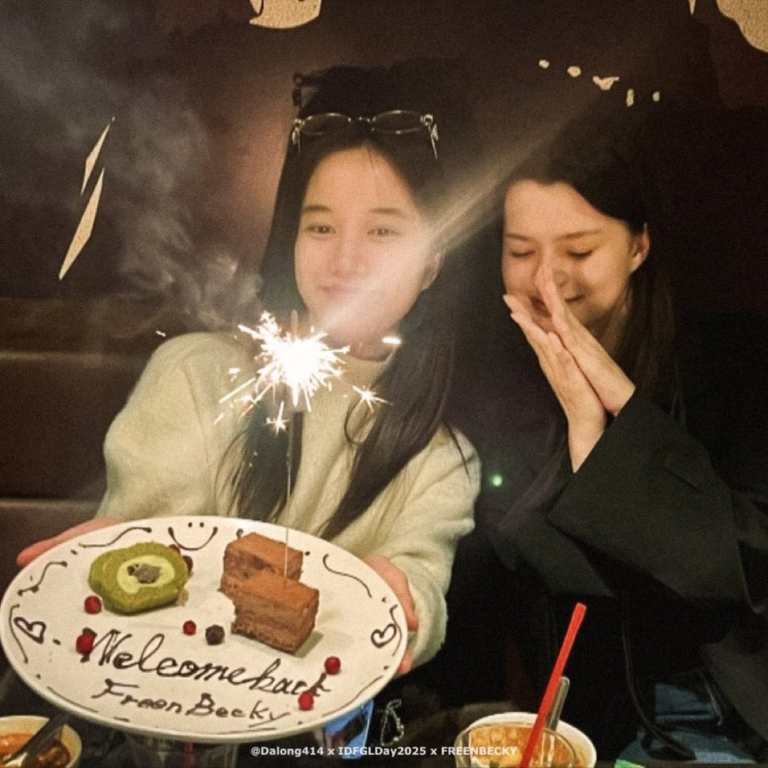 melancholianluv's tweet photo. Besides seeing them on stage together, one thing I'll miss most about them having fanmeetings abroad 🥹

#ฟรีนเบค
#FreenBecky https://t.co/MZuLY9ncyo