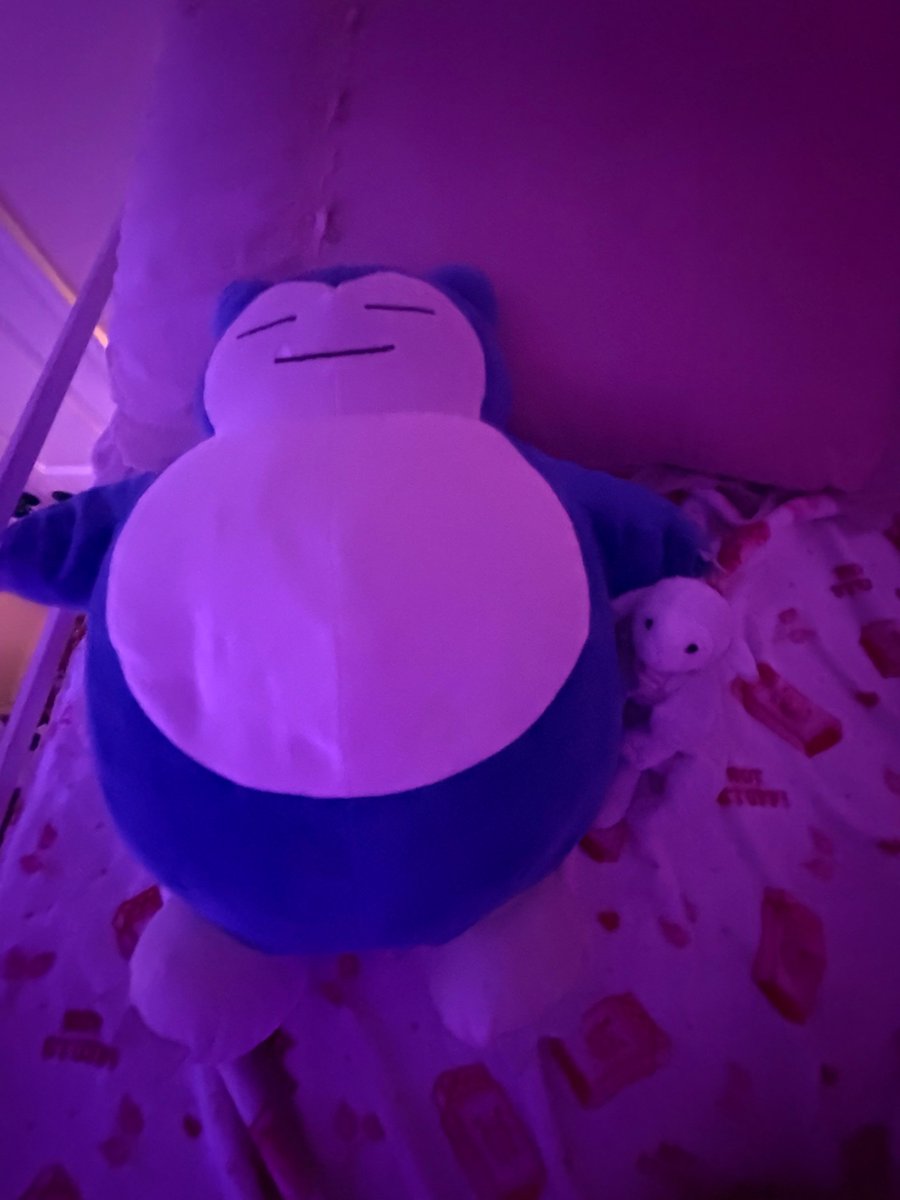 penguinzss's tweet photo. they r in luv https://t.co/vgs4iFglRg
