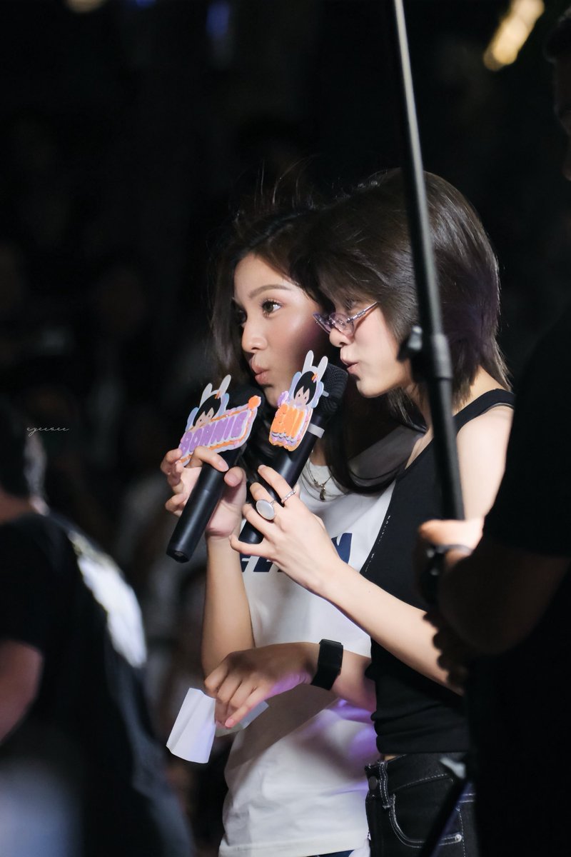 eyee__'s tweet photo. จุ้มุ้🧡💜

EMIBONNIEANY UNDER MOONSHADOW
#งานมหกรรมนิยายนานาชาติ2026xEmiBonnie https://t.co/CWBzUTWFN4