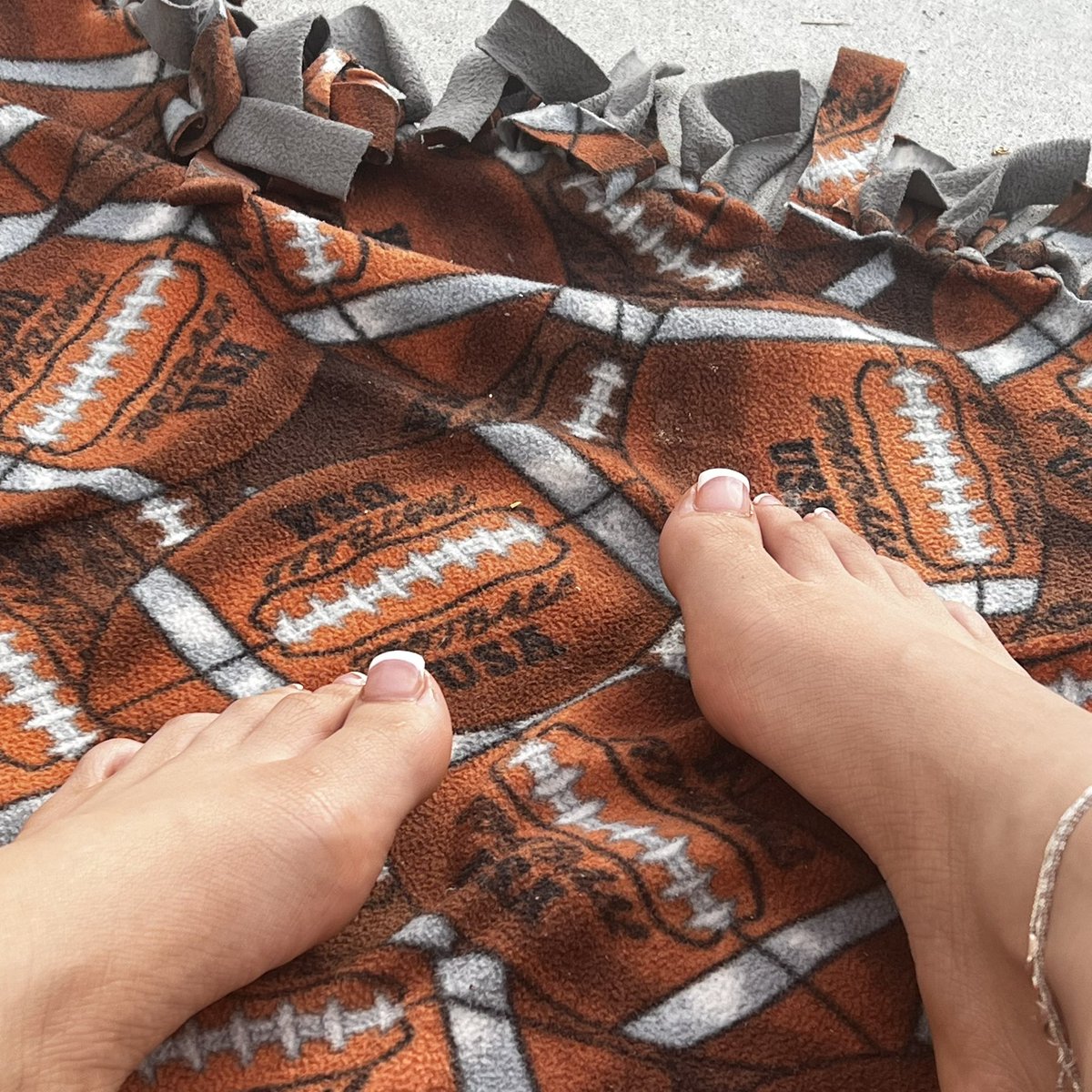 lv_guccii's tweet photo. whos ready for football season🤭
send me 100$ for my bets🫰🏼 https://t.co/gtTWw7viGV