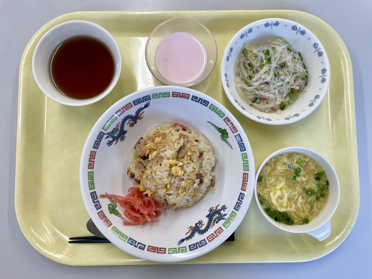 agapejcws's tweet photo. #座間市立もくせい園
#給食
焼き豚チャーハン
中華風コーンスープ
春雨の中華和え
いちごプリン https://t.co/tRAkinch4w