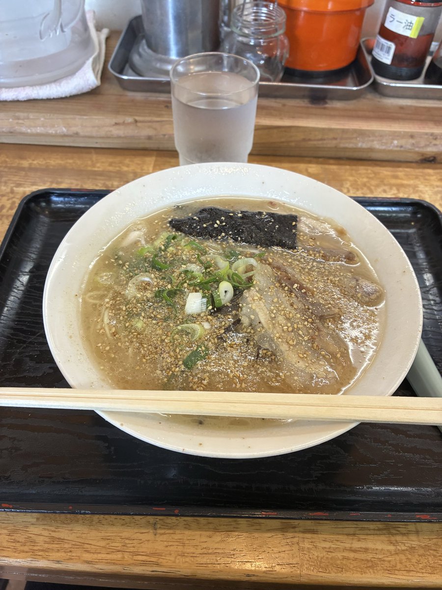 jun1282898's tweet photo. 日曜日シナチクラーメン食べたかったけど、今日はシナチクないって😭
隣の常連のオッサンもシナチク無いって聞いて、高菜に変更してた😅
#うちだラーメン https://t.co/vpEpbsityX