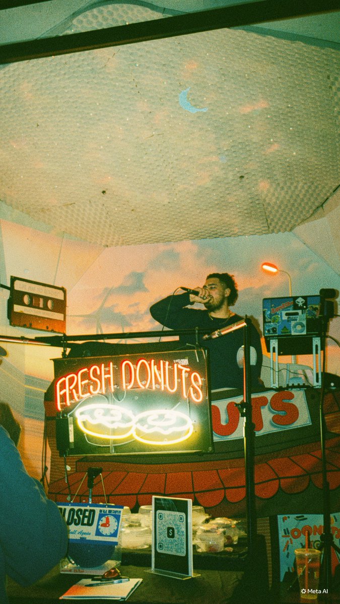 Awegusttypebeat's tweet photo. Ran it up last night in Brooklyn in @wondervillenyc  with the donut lounge🚀

much luv for having me last night 🔥

Ps: new single coming up next month🤫 https://t.co/fKeZ4ffAa9