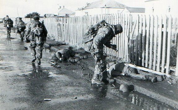 RossK377688's tweet photo. @MiConsultaLegal @visionpaischile Como a estos  #Falklands https://t.co/CFYMuGSOtH