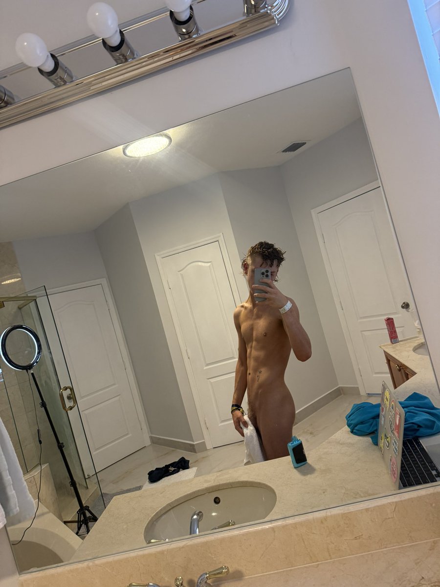 notchase5's tweet photo. RT if you think u can take it.. https://t.co/Fvi5ilDlKA