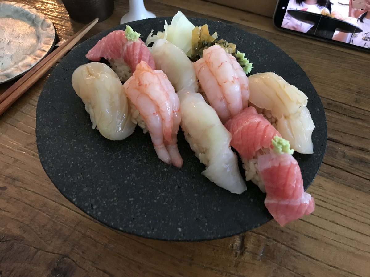 pokiichan__'s tweet photo. 서촌에서 숙성회 초밥, 사시미, 초당옥수수 튀김, 네기토로 단새우 모나카, 해장 신라면까지 완전 배터지게 먹었다 사장님도 친절하시고 곁들인 사케도 너무 잘 어울렸음… https://t.co/WDpvnnZdFd