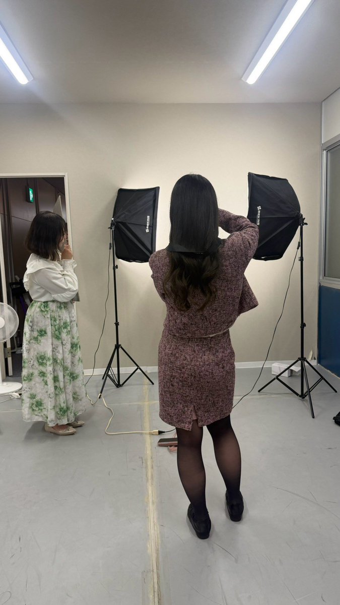 MusicalPom's tweet photo. 先日、フライヤー撮影を行いました！
改めてお互いの衣装をみてお互いドキドキわくわく(* ॑꒳ ॑* )
中には助けを求める声も!?笑
どんなフライヤーになるのかお楽しみに✨
また撮影後は代表からの差し入れをみんなで食べました🍩
#ミュージカルカンパニーPOM https://t.co/KRscCL17Al