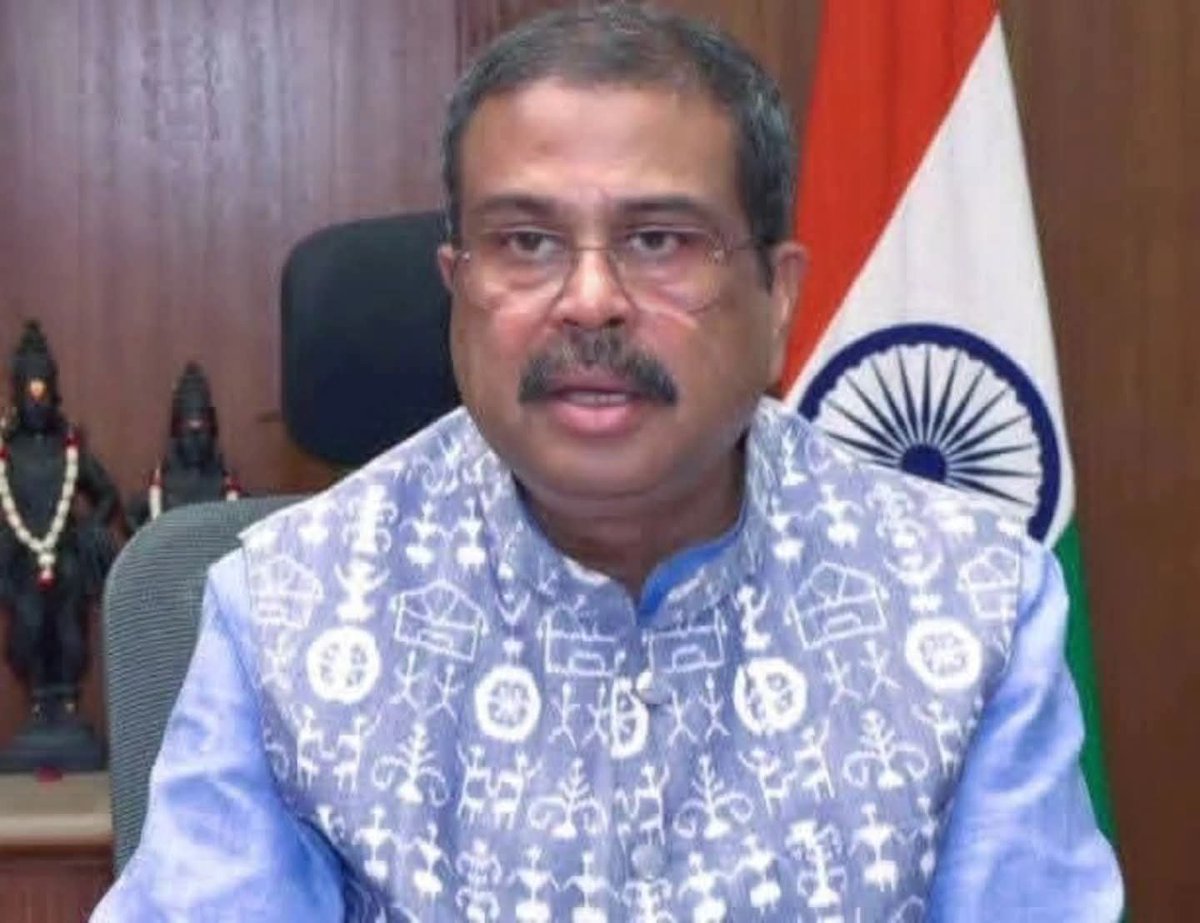 RajeswariAiyer's tweet photo. Buddhadeb Bhattacharya did not resign after shooting people in Nandigram.

Mamata Banerjee did not resign after the R.G.Kar incident.

Indira Gandhi didn't resign after shooting the thousands of innocent SADHUS!

Indira Gandhi did not resign after losing the election.

Rajiv Gandhi did not resign after the Bofors scandal.

But Dharmendra Pradhan, after the question paper leak, resigned even after taking the re-examination, clearly, just to maintain the stability of the country.

Not everyone can take responsibility.
Not everyone can give up the illusion of power.

Dharmendra Pradhan Ji,  salute to you.