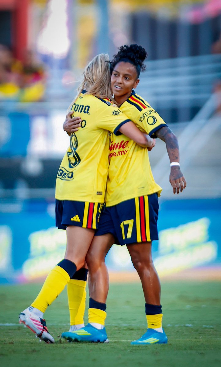 reneromanosport's tweet photo. "La corona no hace al rey; lo hacen sus actos." Hoy, esa corona también habla en amarillo.
#ElMasGrande de #Mexico
#AmericaFemenil https://t.co/QWtZGK5Jo6