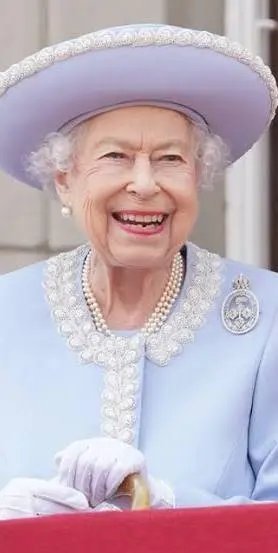 wandershots88's tweet photo. Do you think the monarchy ended with queen Elizabeth? https://t.co/3RDerNmJFK
