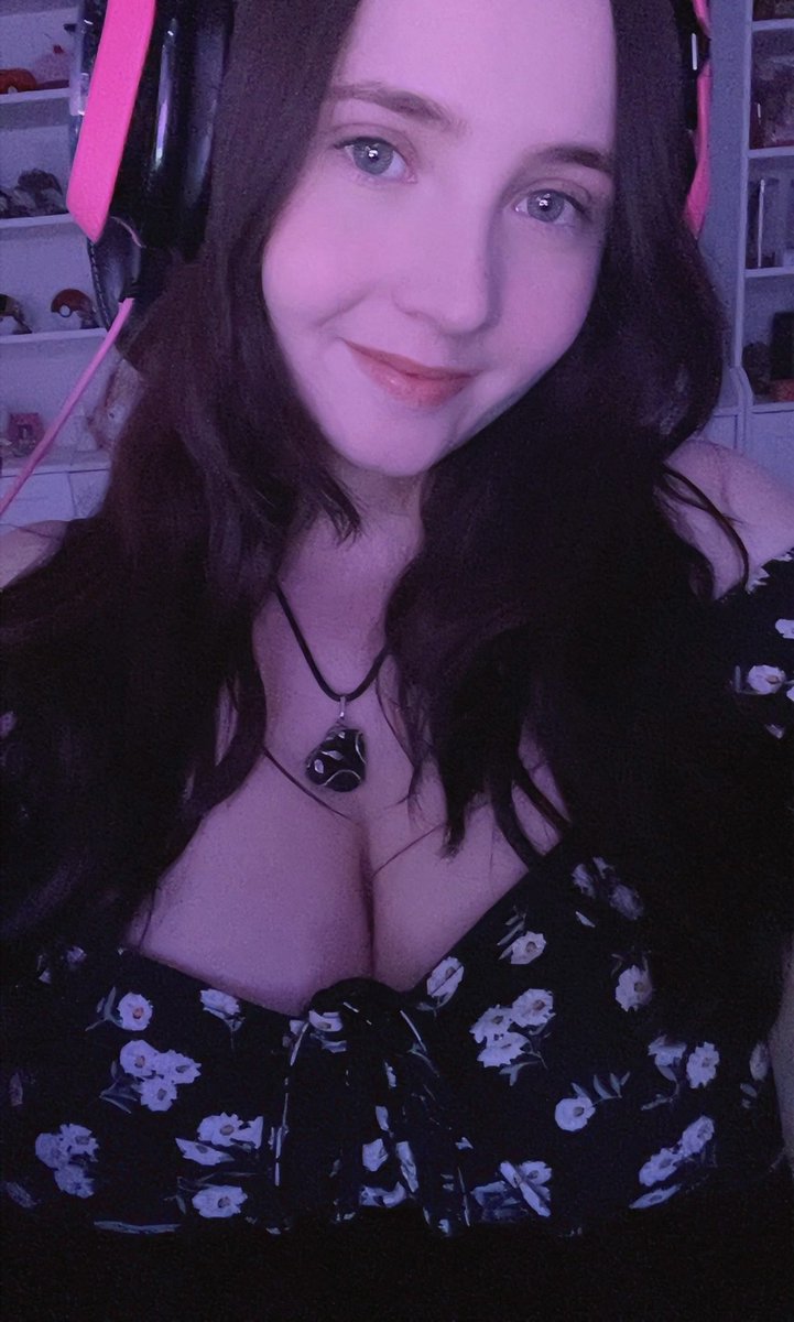 Jewelxo's tweet photo. Time to game ☺️ you know where to find me 💜 https://t.co/Lu0mfjDRus
