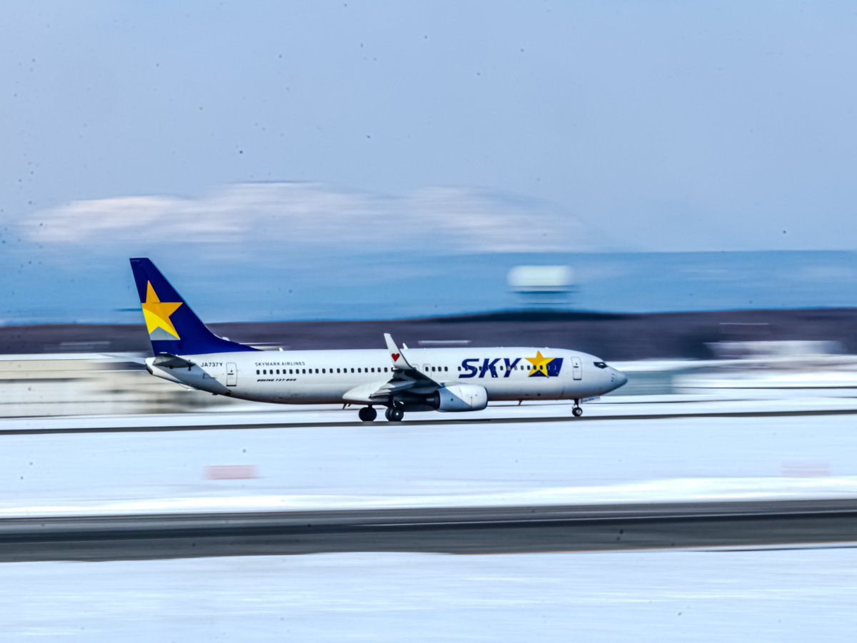 JA01ME's tweet photo. 今日は"スイカの日"ってことで…
あっ、間違えた🤣
#スカイマーク
#SKYMARK 
#JA737Y #JA737R https://t.co/icwE4MeqZA