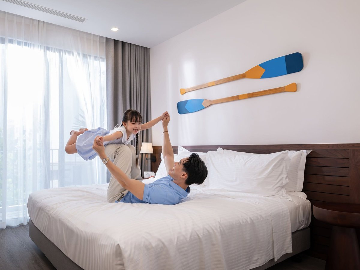 EliteTour6's tweet photo. 🏖️ Gợi ý lịch trình Lasong Sầm Sơn 3N2Đ dành cho người muốn nghỉ dưỡng
Không cần chạy theo một lịch trình dày đặc, chuyến đi Lasong Sầm Sơn 3 ngày 2 đêm vẫn có thể đầy đủ từ nghỉ dưỡng, ăn uống, vui chơi đến chăm sóc sức khỏe: https://t.co/7OtYr8klO2 https://t.co/eeTB0wy8IY
