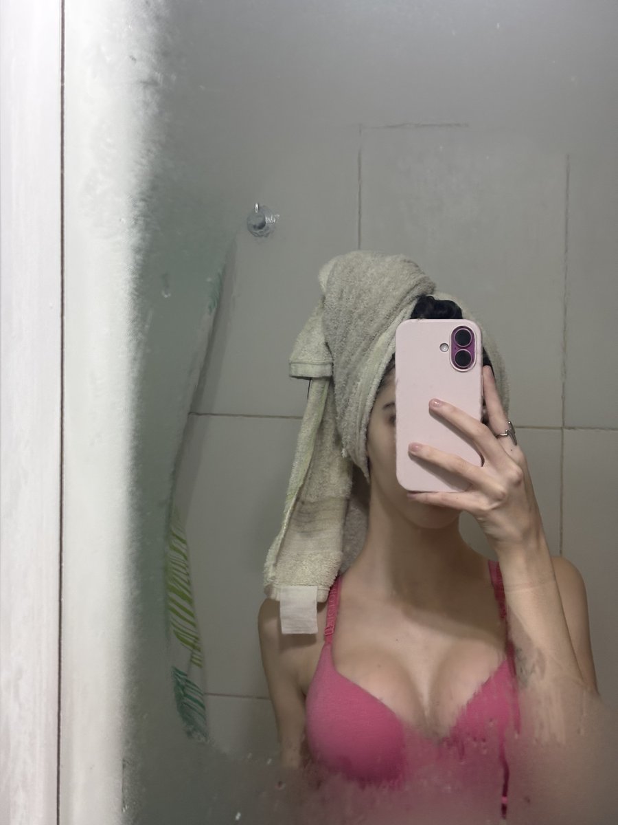 ElioJMercer's tweet photo. fresh out the shower, still the main event 🩷 https://t.co/x7uR1YfqEm