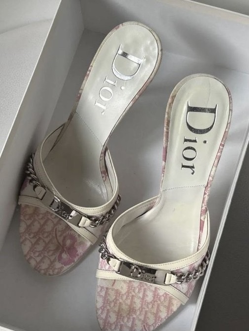onetruelave's tweet photo. dior https://t.co/uHmKZMxOse