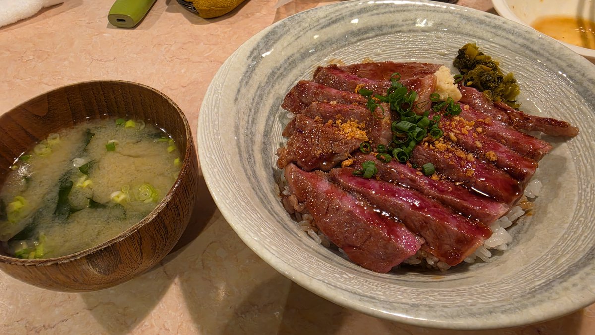 sugar0523's tweet photo. おなかいっぱいです
肉屋の直営店だからとてもおいしい。 https://t.co/PoTP02qrb7