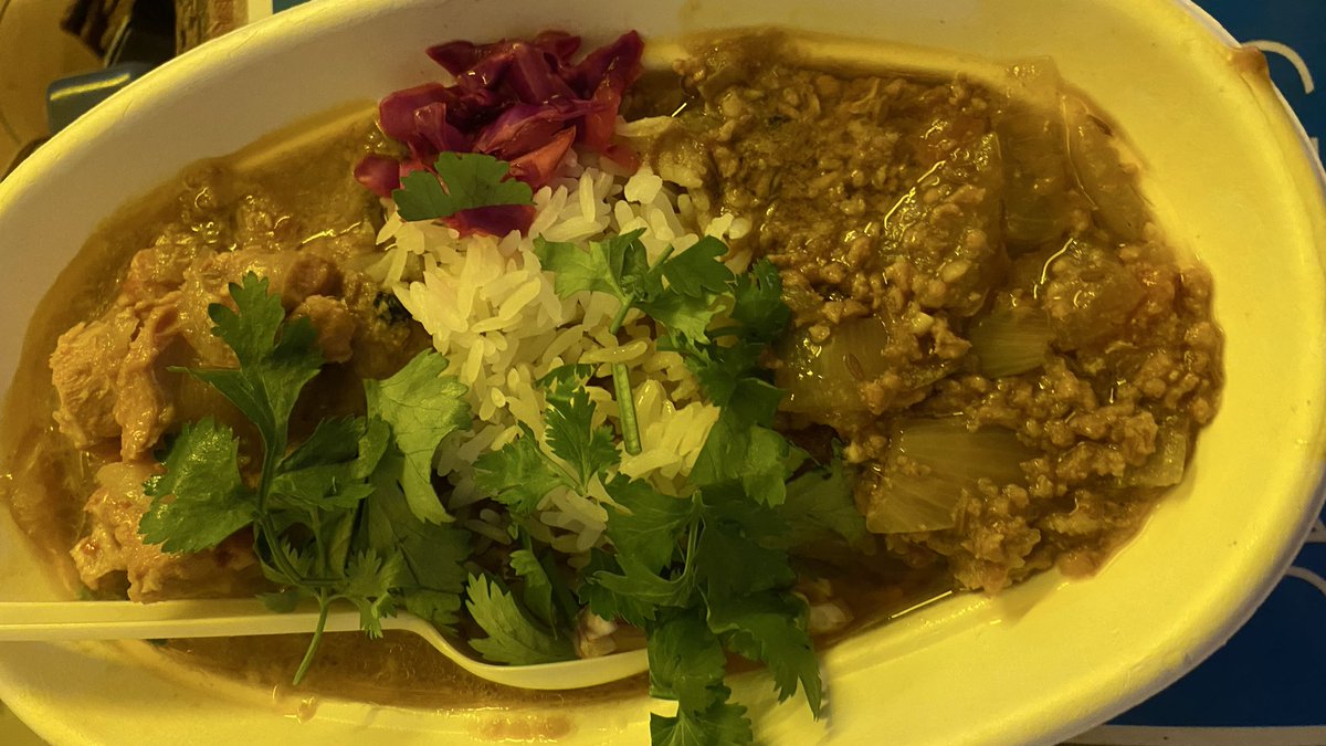 syrup721's tweet photo. バラードから��音ロック将又インディーポップまで縦横無尽に行来したFRIKOから、スパイス補給を挟んでAmerican Footballでインディーロック〜エモの完全体を目の当たりにして感涙、ラストMASSIVE ATTACKで流石UK的というか社会情勢が抱える闇を鬼気迫るサウンドに乗せて淡々と映し出し聴衆に問いかけた https://t.co/MbUnJYunvC