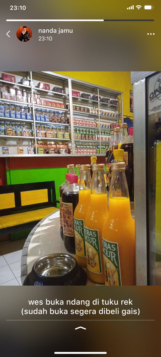goodbyeosaka's tweet photo. [jamu-jamu] tianziyu few tweets au by lumut. 

mas sugeng kuli bangunan ga pernah absen kalau dek nanda jualan jamu. https://t.co/mRbFvORb6I