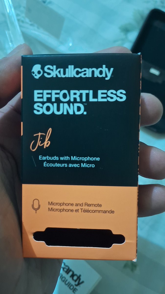 Moonsidd04's tweet photo. Best earphones (wired ones) https://t.co/BL8Vgg2H80