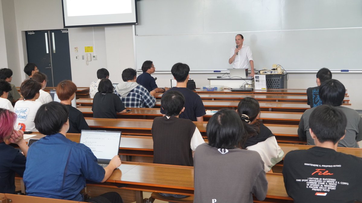 iot_koho's tweet photo. Google for Education アジア太平洋地域マーケティング統括本部長のスチュアート・ミラー氏をお招きし、学生に「Googleが考えるこれからのAI」をテーマに講演していただきました✨

貴重な講演を聞いた学生からは積極的に質問があり、一つひとつ丁寧に答えていただきました❗️ https://t.co/rWhryDm6jw