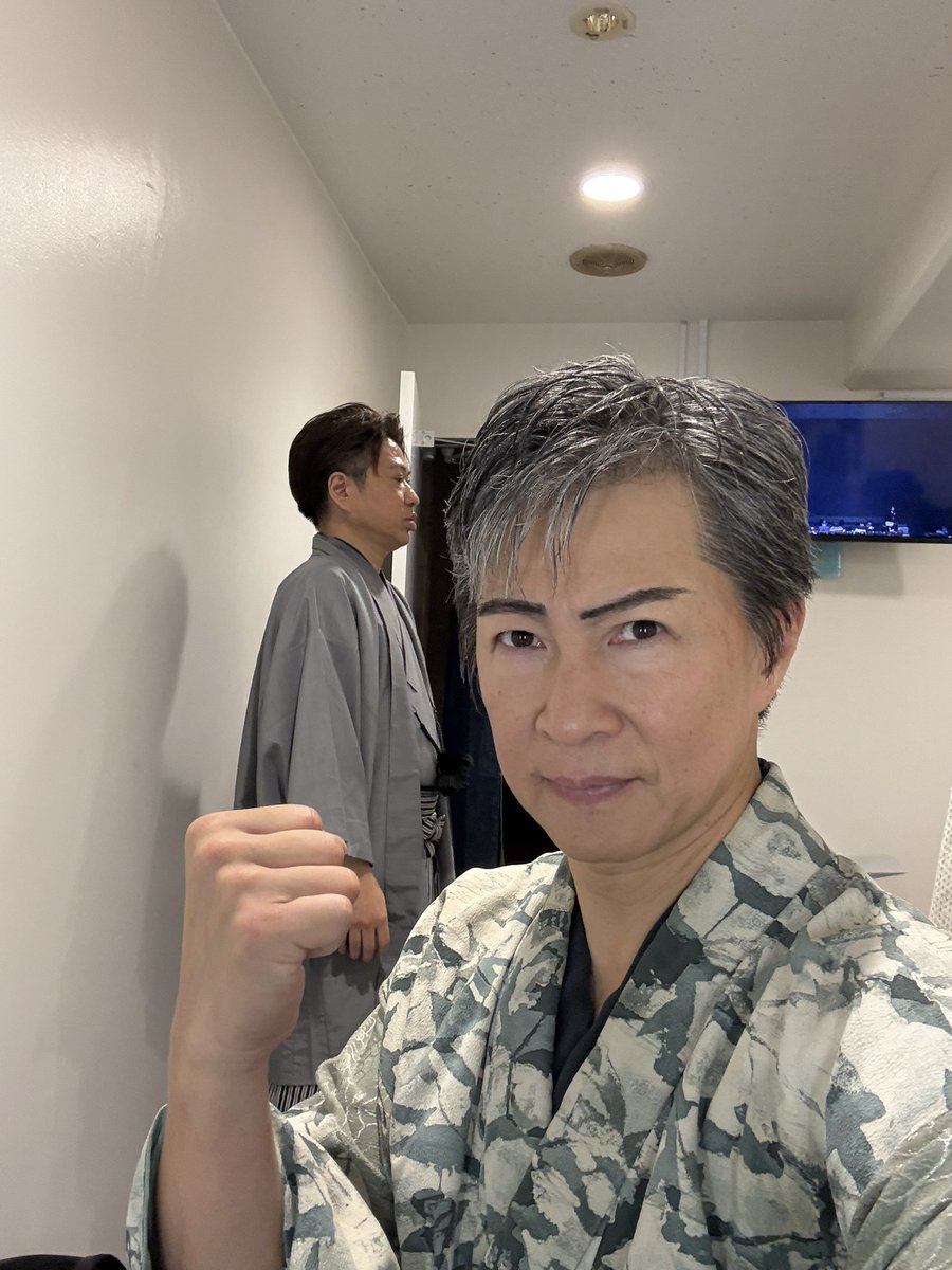 mizutamareppu's tweet photo. 「時が来た」東京公演〜無事に終わりました👏
感極まる思いです㊗️👏
誠に有難うございました🙇‍♂️
出演者の皆さま・スタッフの方々・吉本興業の社員さん〜皆々様のお陰です🙇‍♂️
感謝感謝でございます🙇‍♂️
8月1日・2日と名古屋公演です🫡
有り難く完売㊗️しております👏

よしっ💪

#吉本新喜劇
#新喜劇アキ https://t.co/wzmA0bbJll