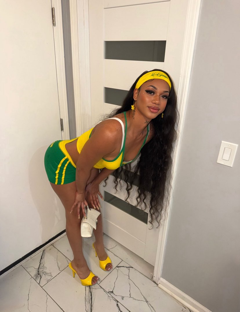 Biggdraco147's tweet photo. New pictures🤤💚💛

#Milwaukee #madison #Greenbay #kenosha #Racina  #Appleton #waukesha #Wisconsin https://t.co/opiqXxzlif