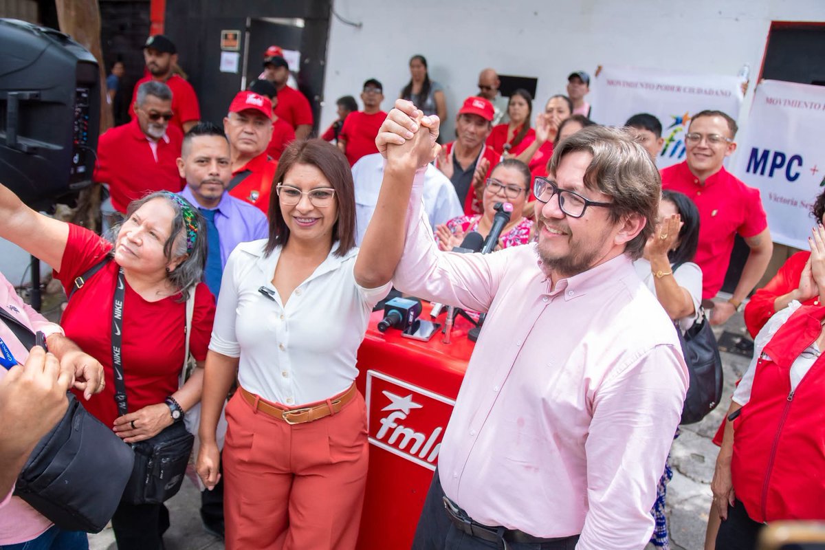 LauraPocaSV's tweet photo. 🇸🇻 El Salvador

✅Hoy los partidos de extrema derecha y de extrema izquierda presentaron sus candidatos presidenciales para las elecciones de 2027.

✅Sí, leíste bien: la oposición ya tiene candidatos y el presidente @nayibbukele también participará.

Mientras la prensa internacional vendida al globalismo y las falsas ONG gritan “autoritarismo” y “dictadura”, en El Salvador se celebrarán elecciones libres con candidatos de oposición de diferentes corrientes políticas (FMLN y ARENA).

✅El pueblo salvadoreño decidirá en las urnas quién gobernará de 2027 a 2033.

❌¿Dónde quedó el autoritarismo? ¿Dónde está la dictadura?

❌Solo existe en los titulares mentirosos de las ONG financiadas por Soros y compañía, como @Cristosal, @WOLA_org y @AmnistiaOnline, que no soportan ver a un país que sí funciona.

¡Felicidades a todos los candidatos!

✅En El Salvador sí hay democracia y es el pueblo salvadoreño quien decide en las urnas… y eso les duele.

#ElSalvador #Bukele #Elecciones2027