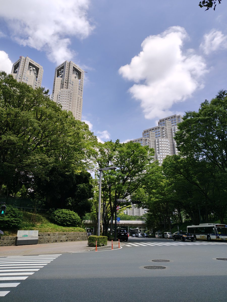 hachiyuke's tweet photo. 今日も今から東京医大に行くためオペラシティ出て徒歩で。なかなか暑い！ https://t.co/wUhFeUfAS2