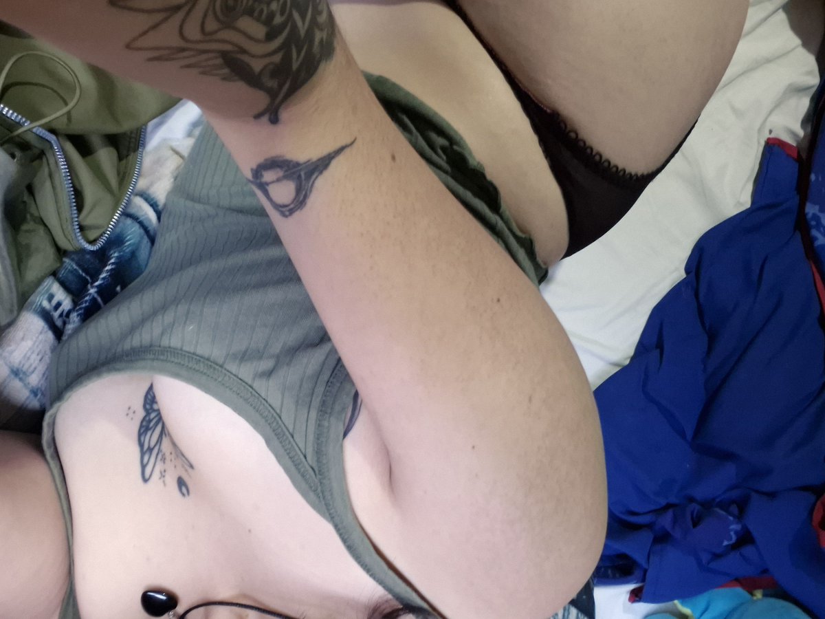 DemonFoxx669's tweet photo. Te gusta lo que ves? ❤️‍🔥🍒
Como me gustaría tener a quien montar ahorita 🫣🔥 https://t.co/xvQfMd5QGy