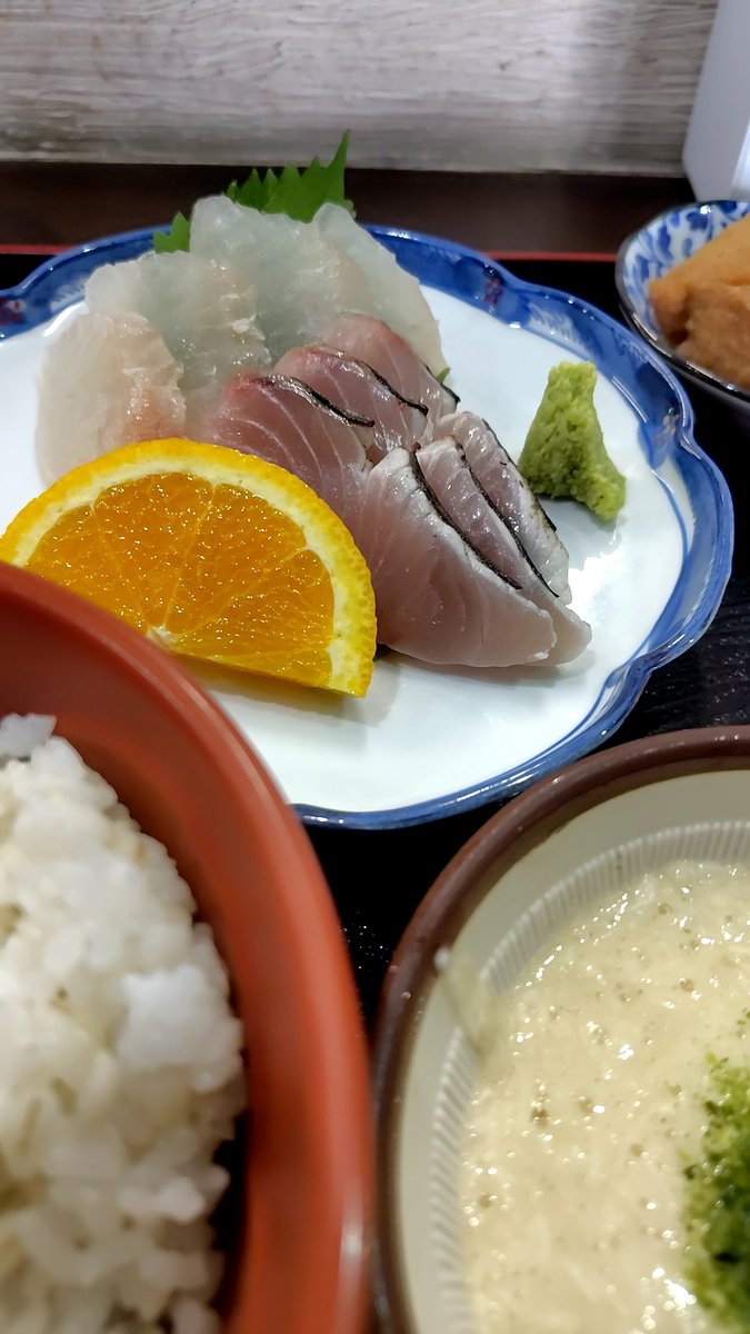 Tsuchida1965M's tweet photo. まるしん食堂 🐟️ 二点盛りC定食😋😋😋
旨し‼️久しく刺身を食しておらずコチラへ。混雑していました😅
刺身欲も満たされ😄満足満足😄
ごちそう様でした⭐️ https://t.co/gzUskPAPBn