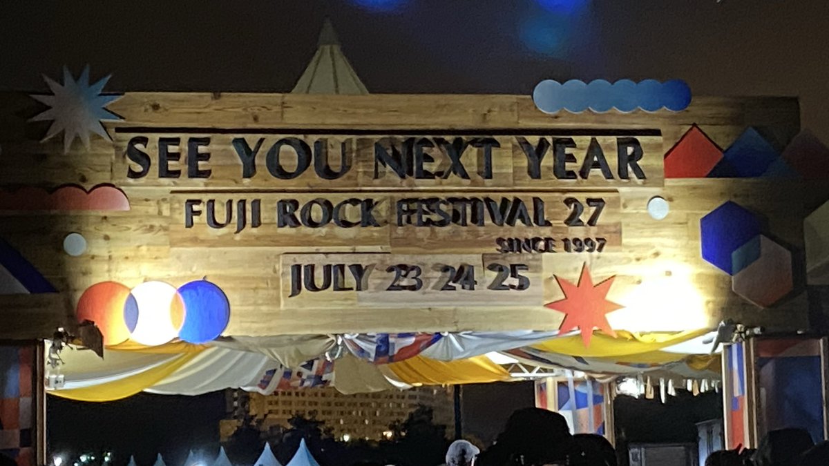 syrup721's tweet photo. 2026年フジロックの３日間のヘッドライナーは、皆それぞれが異なる切り口でのライブパフォーマンスで自分たちの音楽をステージングしたとてもバラエティーに富んだラインナップだったなぁと改めて実感。
フジロックの懐の広さと唯一無二感。フジロックでしか得ることができない栄養素があるんです。 https://t.co/mHyrxImTwa