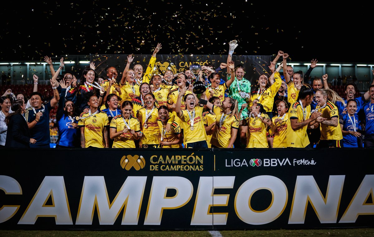 AmericaFemenil's tweet photo. ¡SOMOS CAMPEÓN DE CAMPEONAAAAAAS! 🏆✨ https://t.co/wcGUdZ9IS3