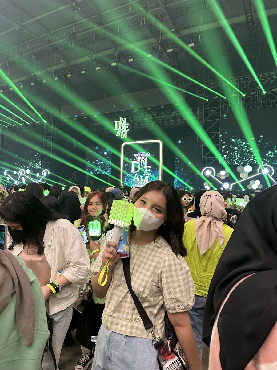 natashyasikk's tweet photo. inii yaa guys official dan bisa ganti2 warna gt deh kalau ikut konsernya. #wts https://t.co/9tbmTuhOs9