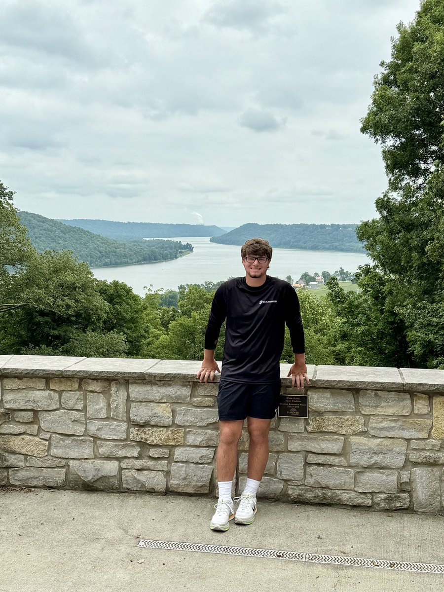 Landon_Gaskin40's tweet photo. Great day @HanoverFTBL camp today!  Thank you @DLCoach_Danford  for the invite and tour after!  Got some great work in with @MTHEO12!  Looking forward to getting back for a game!  Fight Panthers Fight!
#bethehammer

@gobigrecruiting @DeBree_Football @PrepRedzoneIN @IndianaPreps @IndyWeOutHere @SidelinePreps @LCCknightFb