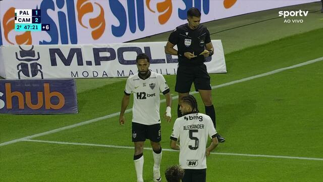 LunaBambam74's tweet photo. Atlético-MG vence Palmeiras e sobe na classificação do Brasileiro
#VictorHugo e #IgorGomes garantem vitória do Galo sobre o Alviverde, que ainda empatou com Felipe Anderson, mas sofreu a derrota e viu a vantagem na liderança cair de sete para seis pontos

Efetivo nas chances que criou, o Atlético-MG venceu o Palmeiras por 2 a 1, no Nubank Parque, neste domingo, quebrando uma invencibilidade de um ano do Alviverde como mandante no Brasileiro (eram 23 partidas desde julho do ano passado). Acertou quatro de suas oito finalizações no alvo contra seis de 20 do Palmeiras. Victor Hugo abriu o placar, Felipe Anderson ainda buscou o empate, mas Igor Gomes logo em seguida fez mais um para garantir a vitória do Galo.

O Palmeiras se mantém líder do Brasileiro com 44 pontos, mas vê a vantagem em relação ao vice Flamengo, que empatou com o São Paulo na rodada, cair de sete para seis pontos. O Atlético-MG, por sua vez, sobe cinco posições e chega ao 8º lugar na tabela.
