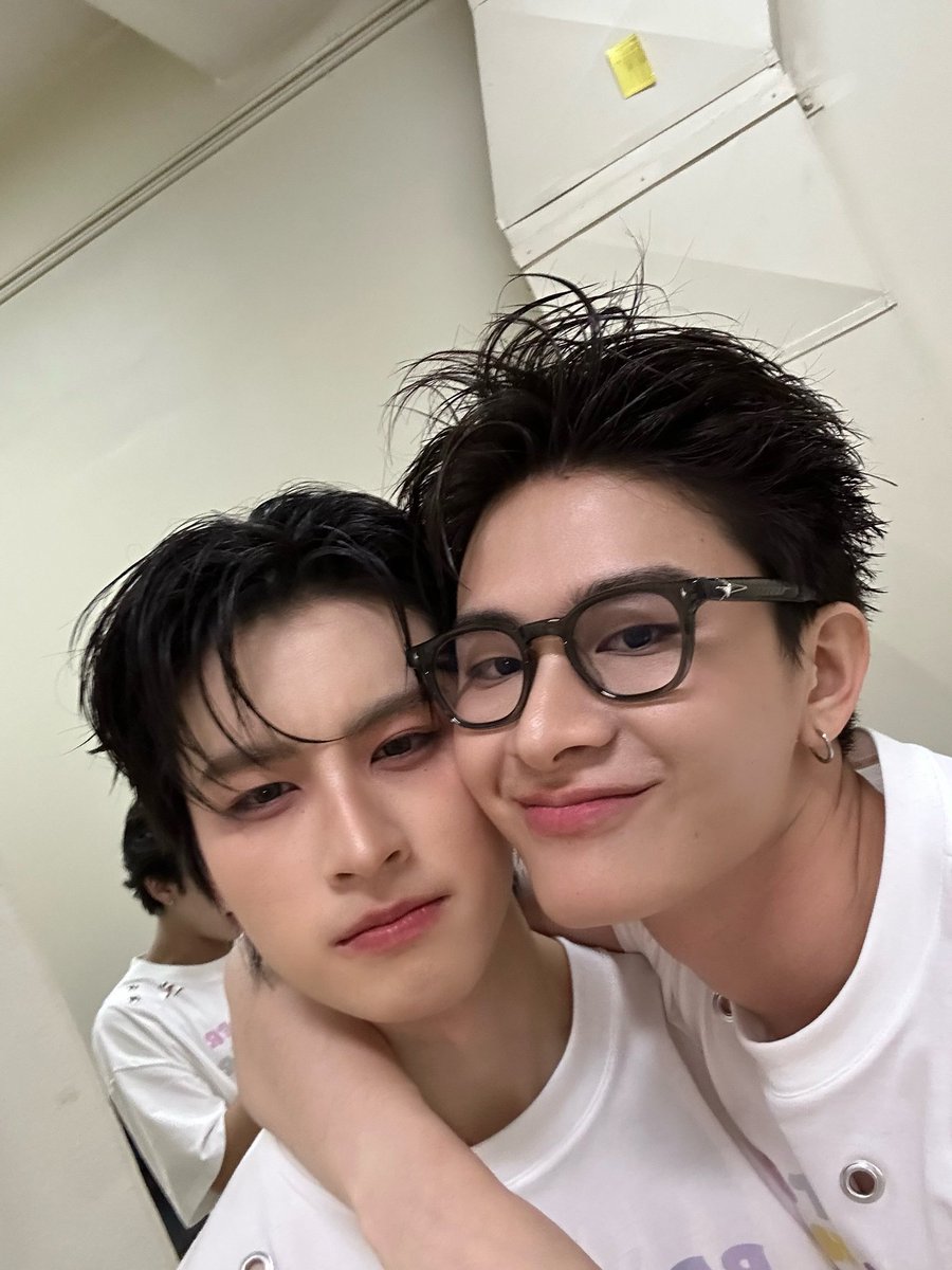 JPforUU's tweet photo. เออ้วมจุ่มแก้มกับน้องไฮ https://t.co/Ck07vppBtk