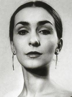 merlinpapin3's tweet photo. Aujourd'hui la danseuse et chorégraphe #PinaBausch aurait eu 86 ans
Et Vogue le Navire
Pina
Parle avec Elle
Dancing Pina
Les Rêves Dansant
@FredOL69007
❤️si vous aimez https://t.co/PgvqjXVfZK