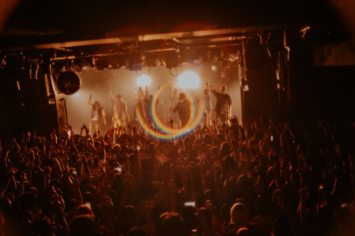 KZ_THR's tweet photo. ニ次がはじまってます！

昨日の福岡で確信したけど、
やっぱ梅田のライブ最強や。
こんなにオモロいもんない。

ここから北海道、東京、横浜と
ツアーで回る中で、申し込みが増え
ソールドする未来が見える。

だから、悩んでるみんな、
今のうちに申し込んじゃないなよ！ https://t.co/TQxNie2weg