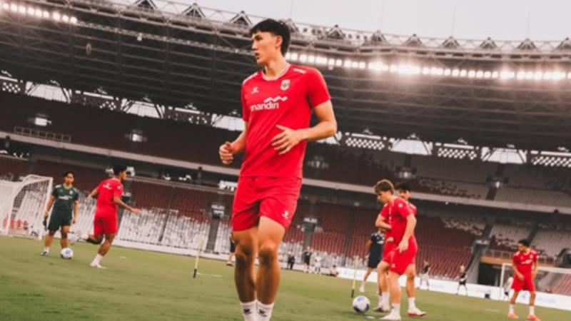yana_udiyatna's tweet photo. MITCHELL BAKER DEBUT MALAM INI ? 👀🇮🇩

Belum ada kepastian apakah Mitchell Baker akan dimainkan saat Timnas Indonesia menghadapi Kamboja malam ini. 
Namun peluang debutnya cukup besar, terutama jika Garuda mampu unggul lebih dulu. 

#TimnasIndonesia #MitchellBaker https://t.co/qz37wZvZ3Y