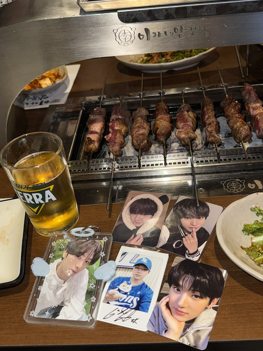 dnsariioo's tweet photo. 재 .. 모임  재 ~.. 모임 https://t.co/aBnfhEOmjz
